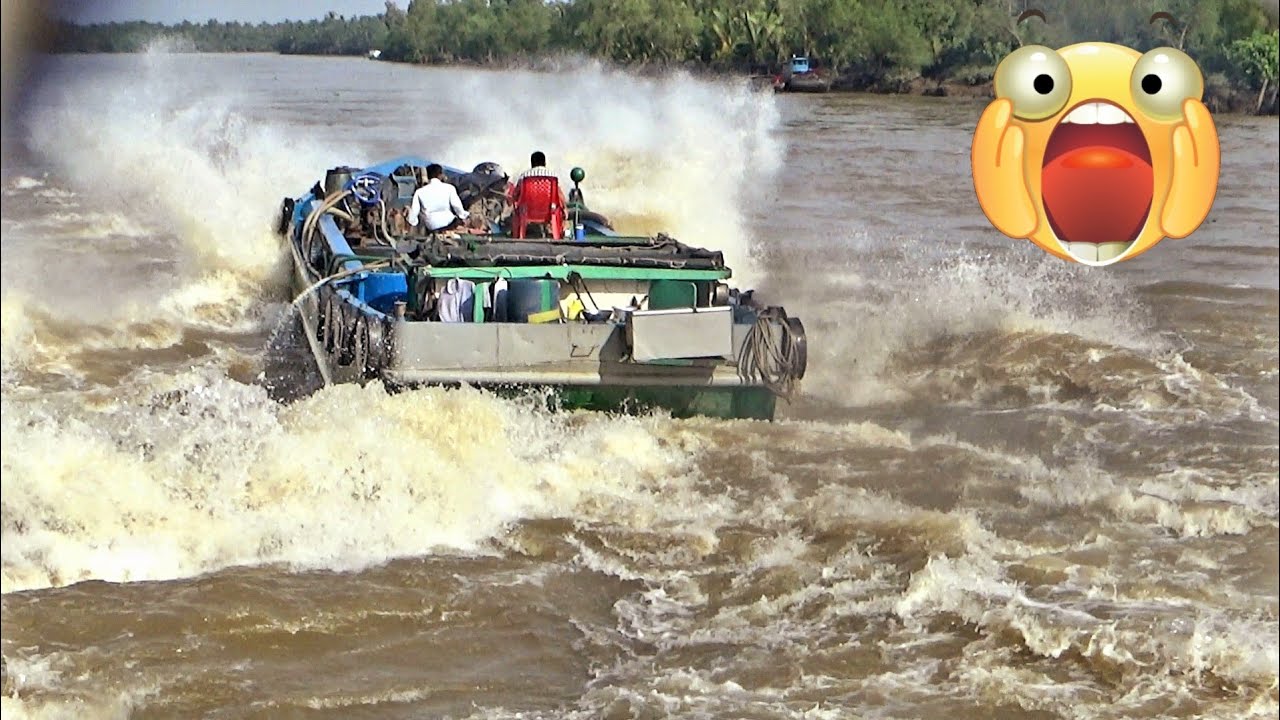 быстрые течения, врезание барж в опасные водные течения