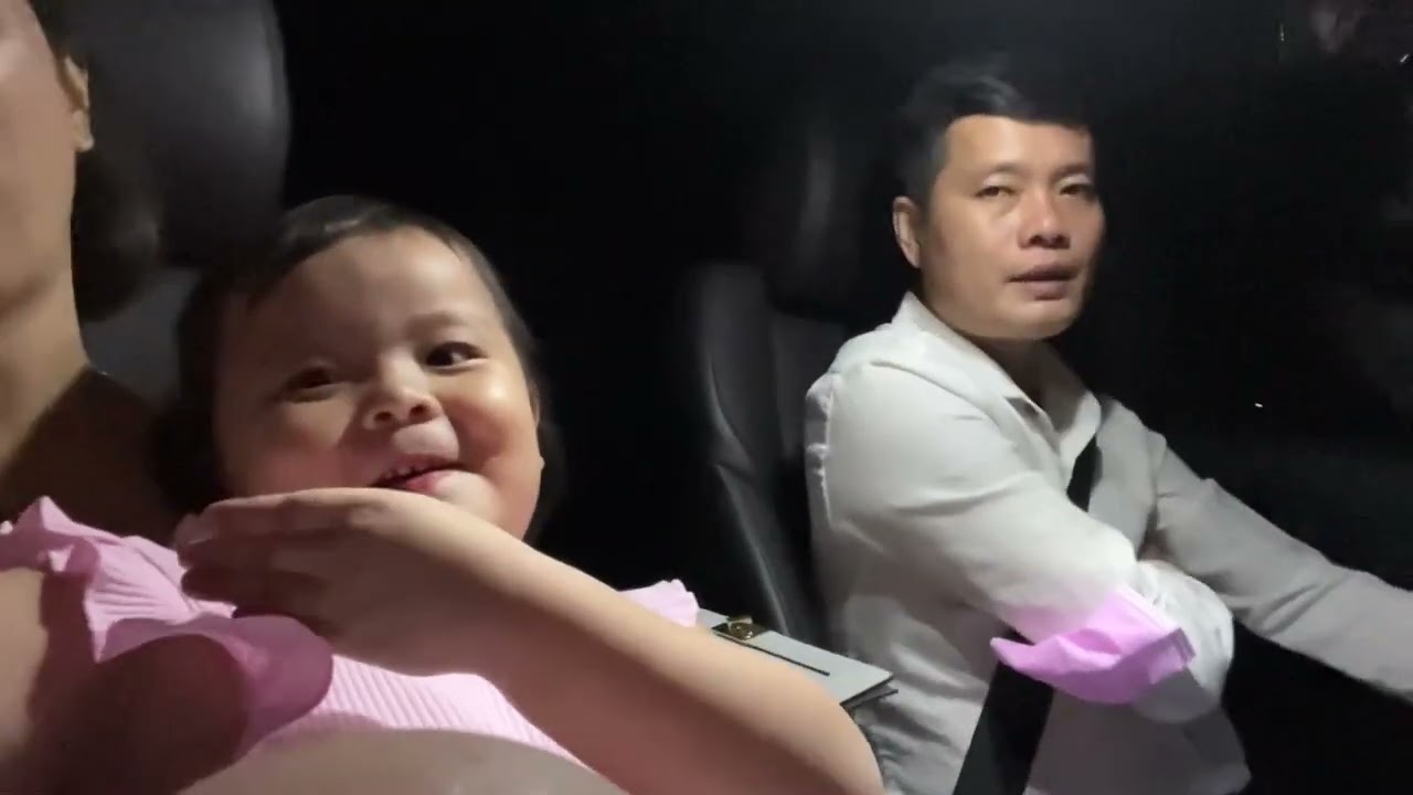 Trà Sữa đi đám cưới cô Hồ Bích Trâm rất vui, ăn nhiều món ngon nhưng không thích cha Khương Dừa vì…