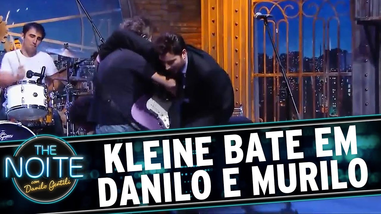 The Noite (10/06/16) - Marcos Kleine d&aacute; um pau em Danilo e Murilo