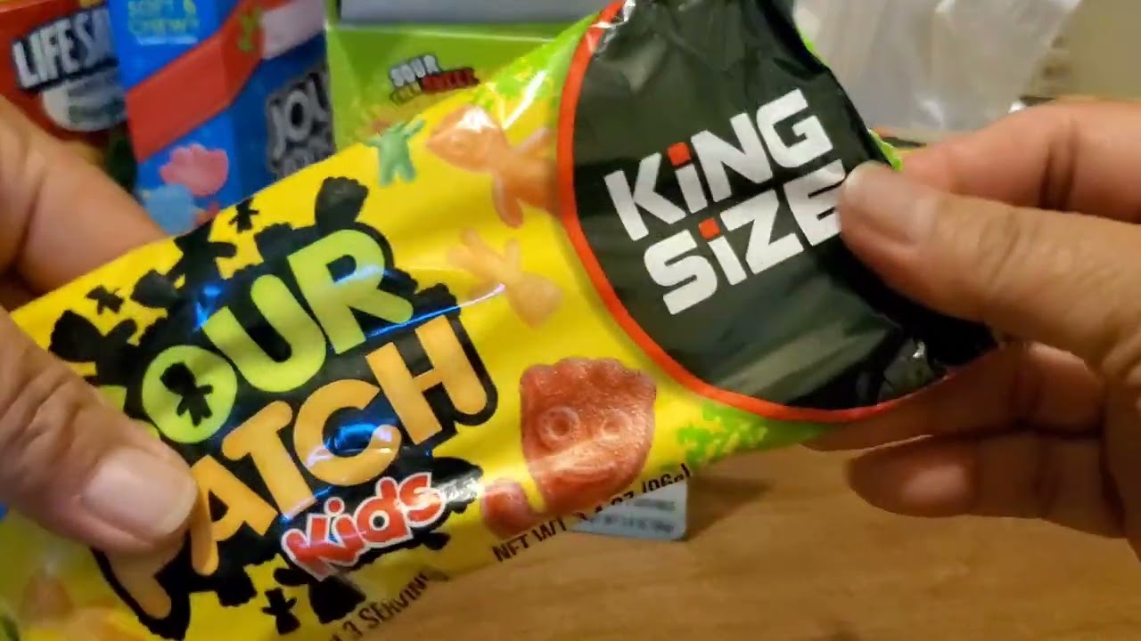 WOW! SOUR PATCH KIDS! CHRISTMAS BOOK! AMAZING! #asmar #candy #Gummy #yummy #sourpatchkids #unboxing