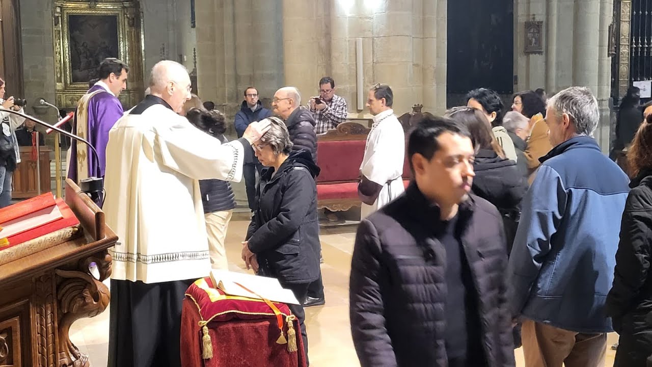 Los primeros redobles de la Semana Santa resuenan en la Catedral de Huesca
