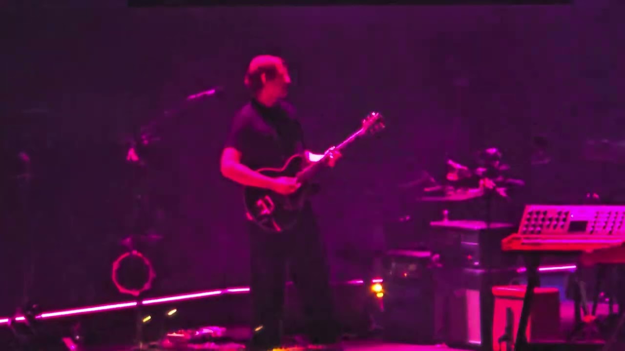 jigsaw falling into place - radiohead madrid nov 8 2025