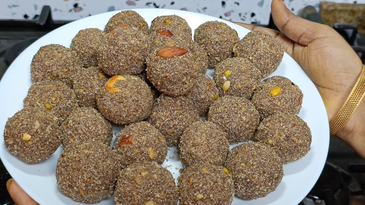 అప్పటికప్పుడు చేసుకునే బలమైన రాగి లడ్డు\\Tasty and healthy ragi ladoo
