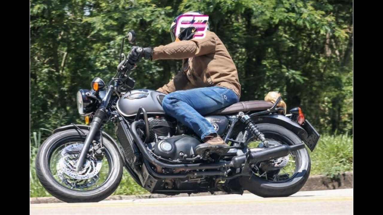 Triumph Bonneville T120 Black na Estrada dos Romeiros