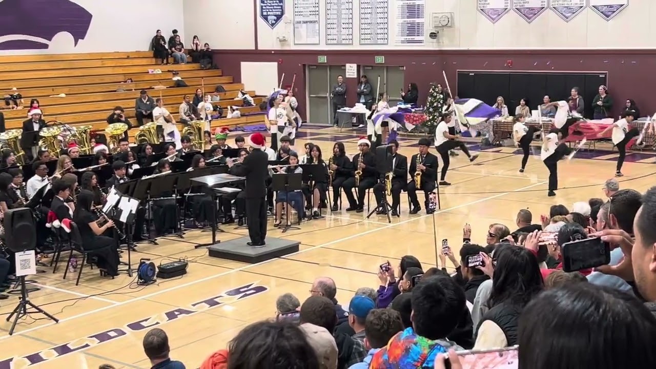 Franklin HS Marching Band & Color Guard: Mit vollen Segeln at the 2025 Winter Concert