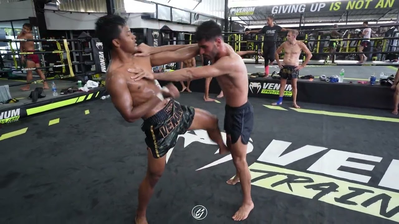 Black Panther 🥊 | Muay Thai Clinch Sparring #2