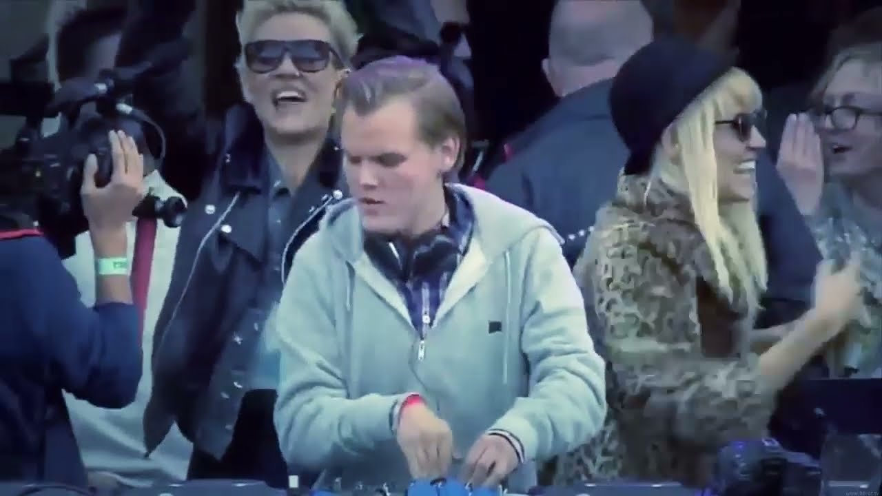 Avicii - Enough Is Enough (Don't Give Up On Us)  Live @ Tomorrowland 2011 with NERVO on Stage