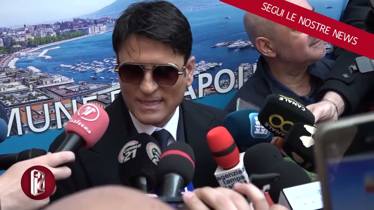 “Napoli in festa per Sal Da Vinci: la Medaglia della Città e un discorso che emoziona tutti!”