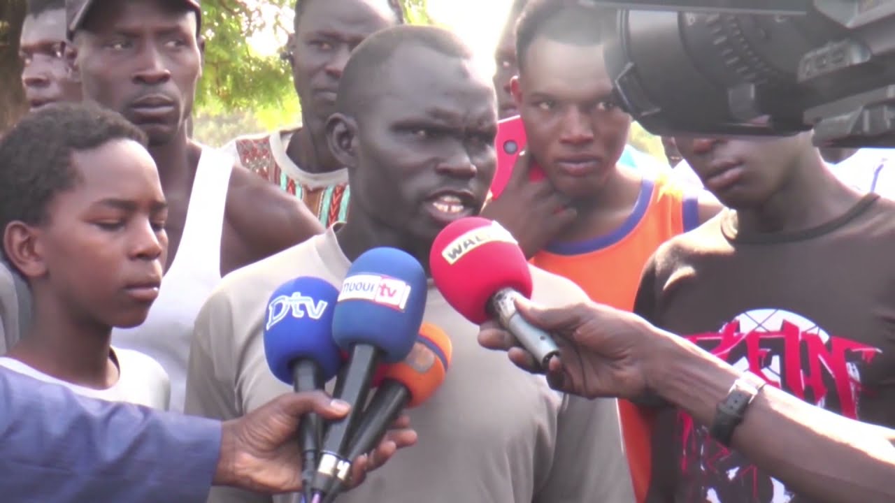 GGOKHGUI TV:BLOCAGE DE LA RN1 PAR LES HABITANTS DE LOULY BENTEGNE POUR REVENDIQUER DES RALANTISSEURS