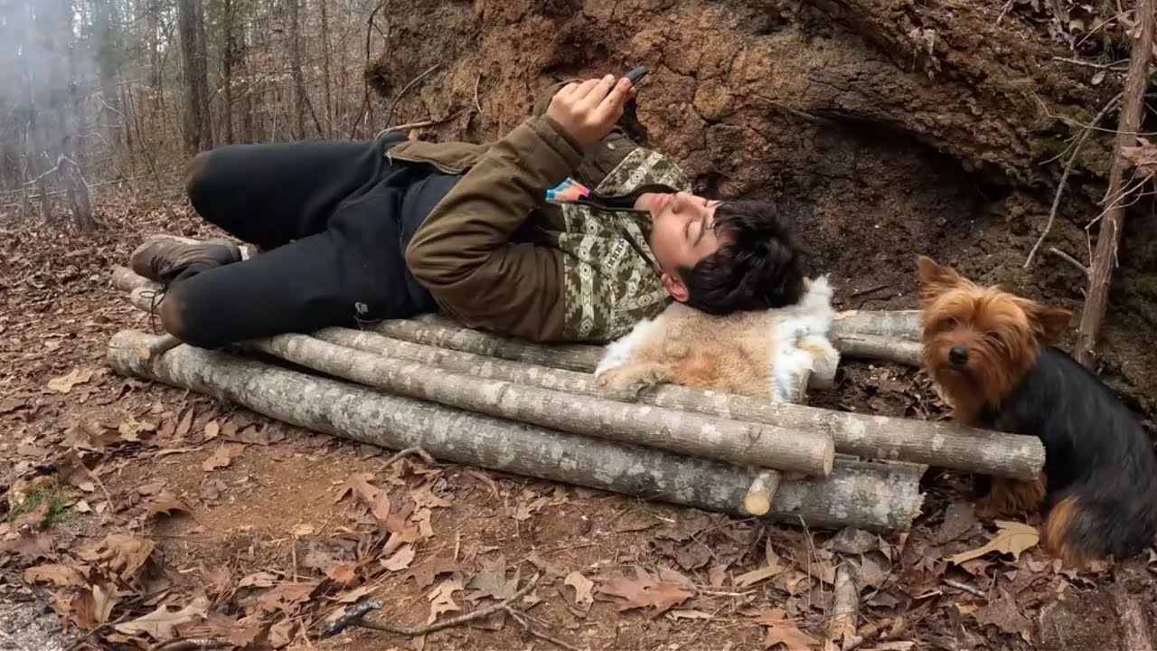 Duo camping in the cold of south-Making a unfinish brushcraft