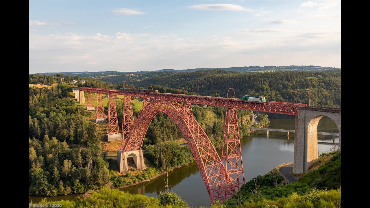 BB 67400 et train de coils sur la ligne des causses