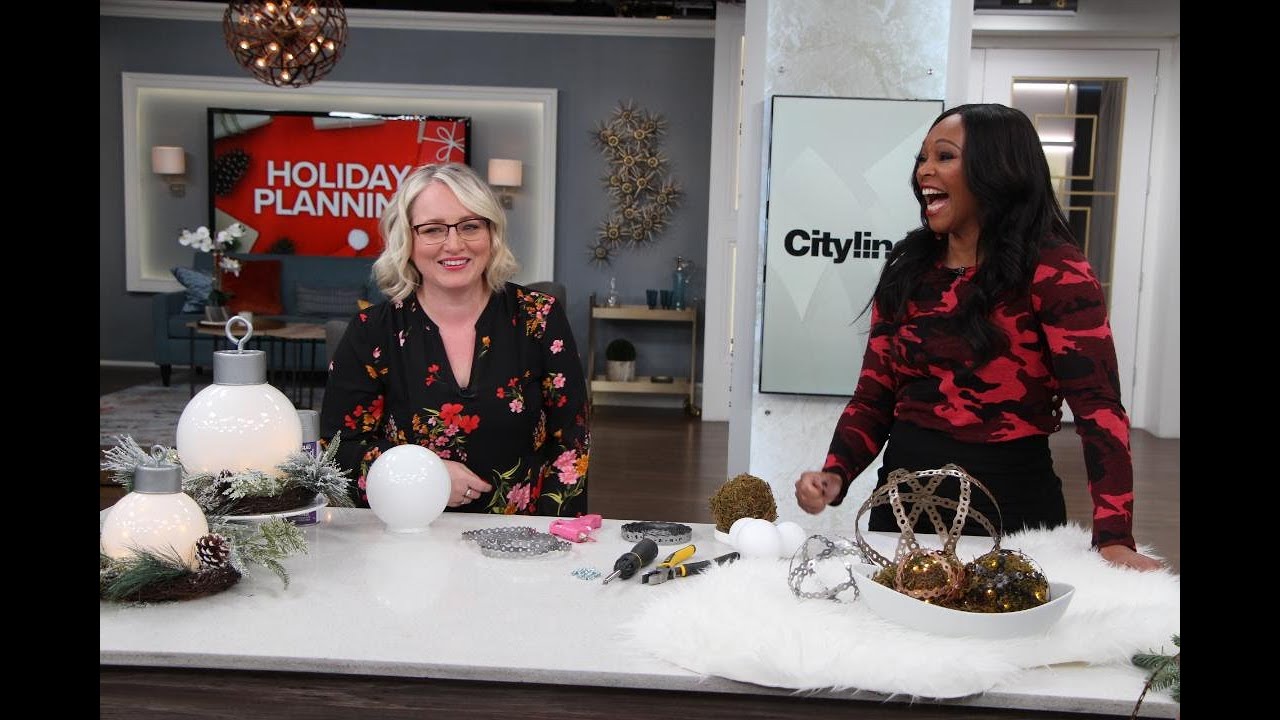 2 gorgeous DIY outdoor holiday d&eacute;cor features