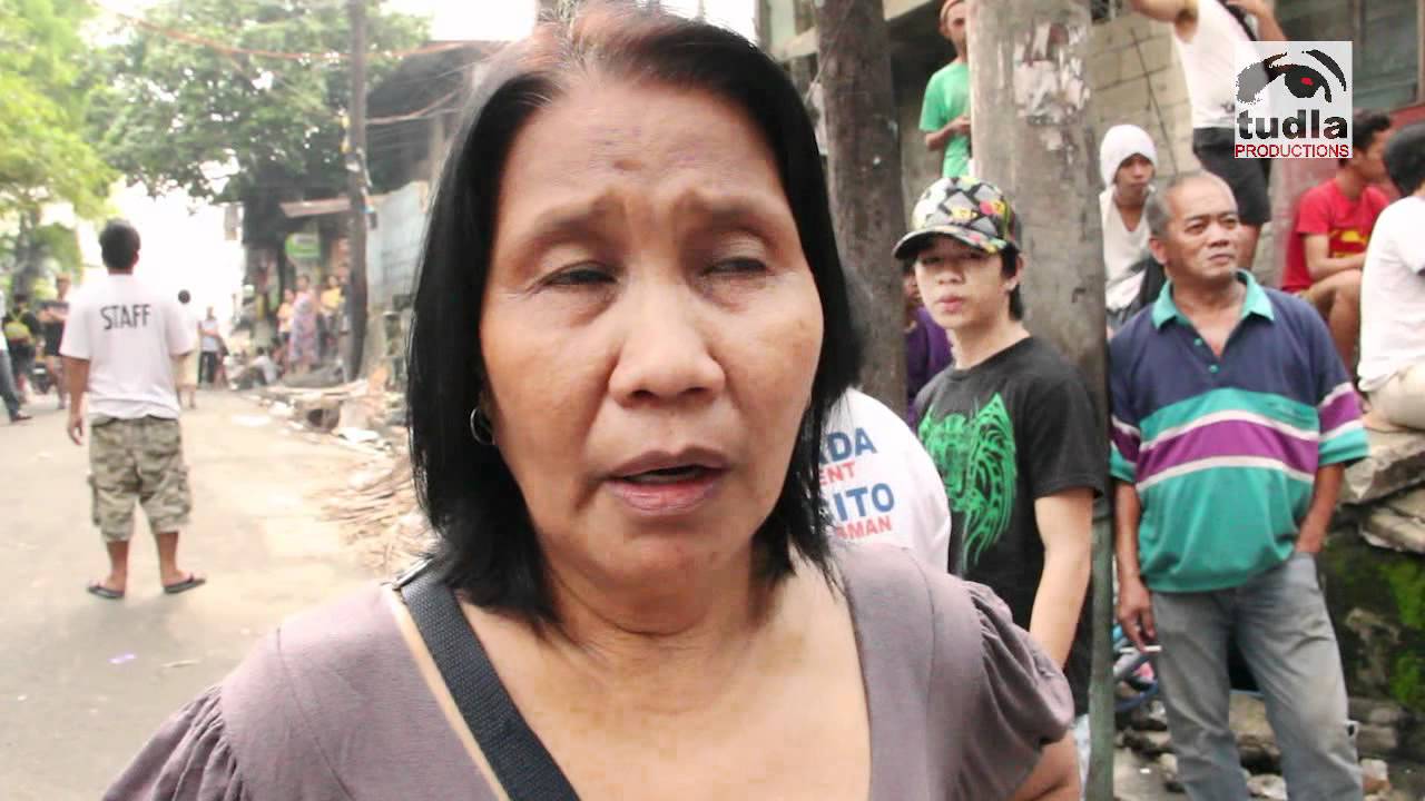 Barricade at Corazon de Jesus against demolition