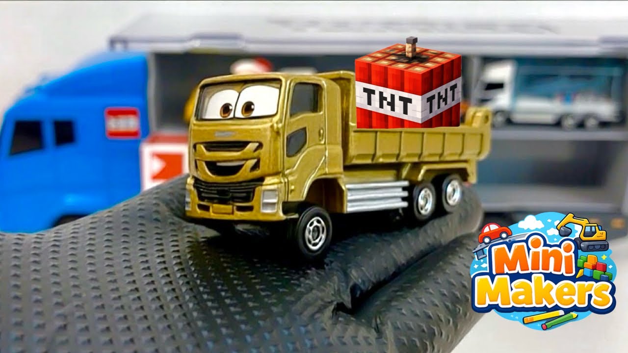 New Tomica Cars Unboxing… Then It Drives Into FOAM! Bubble Crash!新しいトミカを開封…その後、泡に突っ込む！バブルクラッシュ！