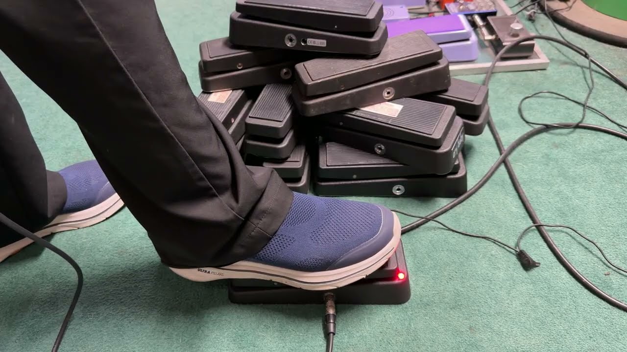 DIY Crybaby (Automatic Volume Pedal) [volume mode]