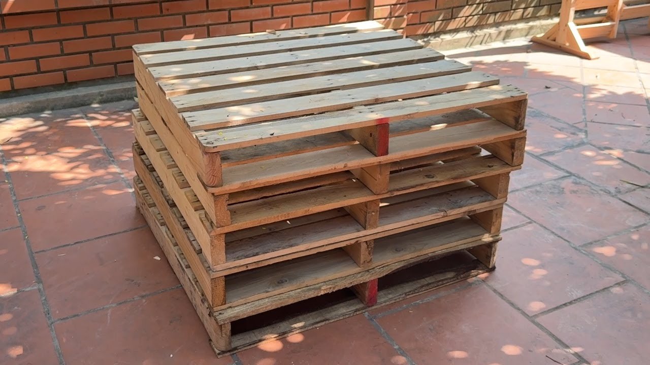 The Pallet King: Turning 10 Old Pallets into an Outstanding Work of Art