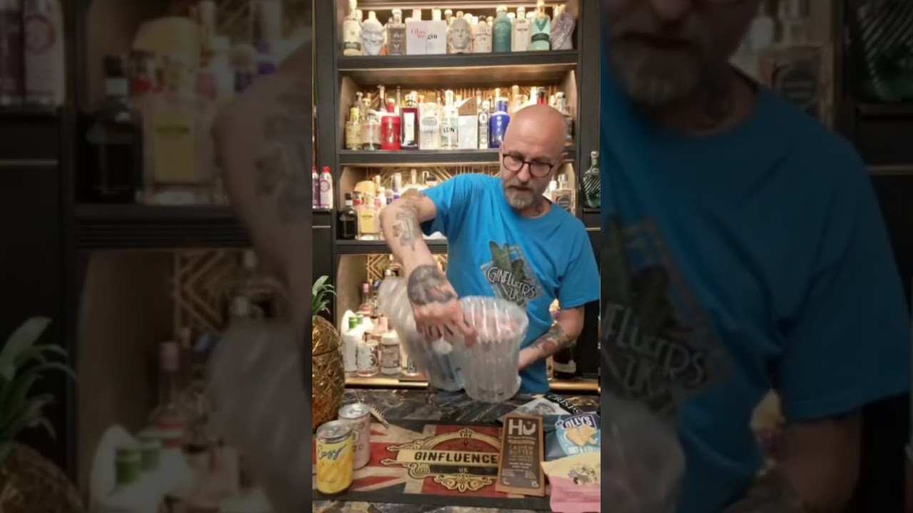 Unboxing February's Craft Gin Club Box #Gin #drinks #unboxing #drink #shorts #snacks #youtubeshorts
