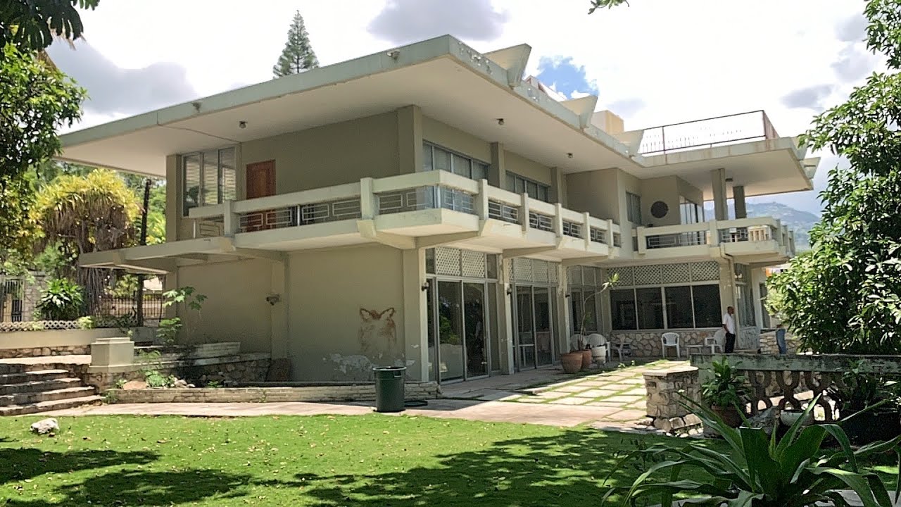 Magnificent House for Sale in Peguy Ville, Haiti - 3 Spacious Bedrooms, 5 Baths, Grand Living Rooms