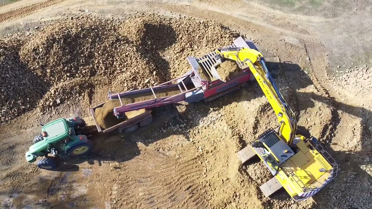 Screening limestone with our Sandvik QE140 screener and JCB 220x Series