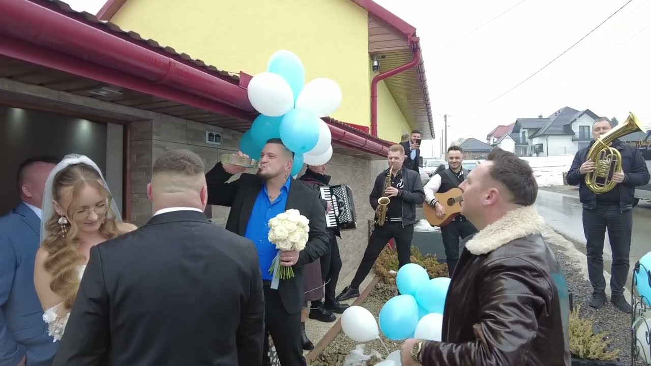 WY SIĘ PRZYWITEJCIE .. piękna Młoda 🥂