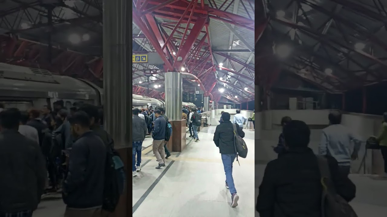 unbelievable😍 crowd witnessed in India's delhi metro station