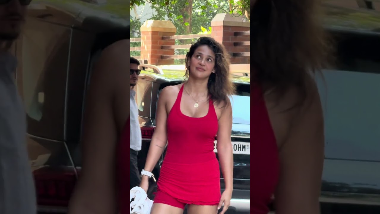 Aisha Sharma spotted at bandra 