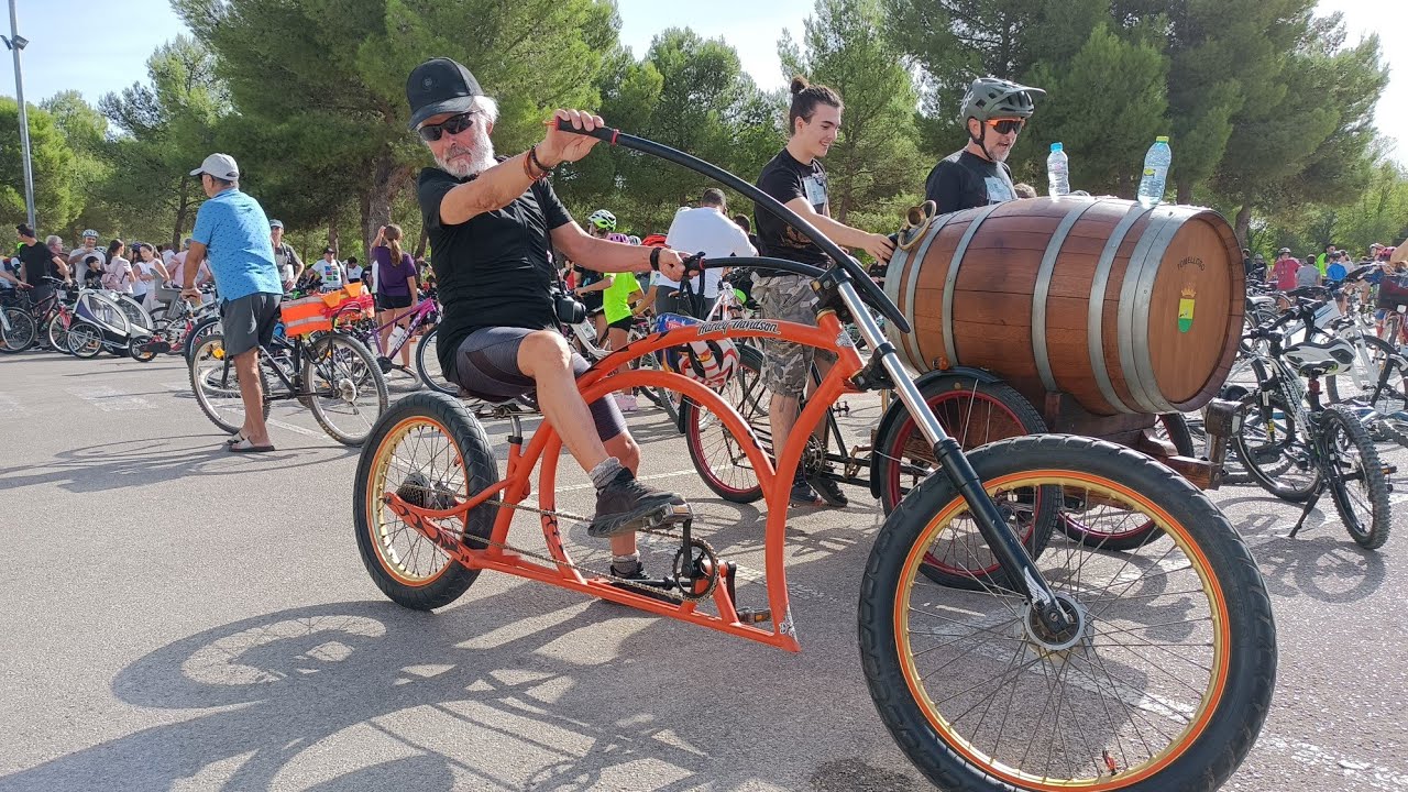 Día de la Bici 2025 Tomelloso,salida de Plaza España a su paso por Calle Don Víctor 