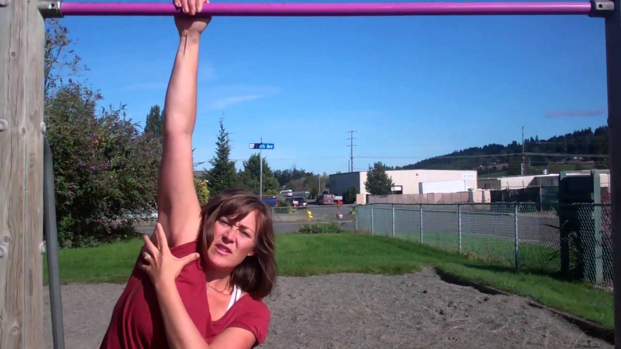 Hanging with supported shoulders