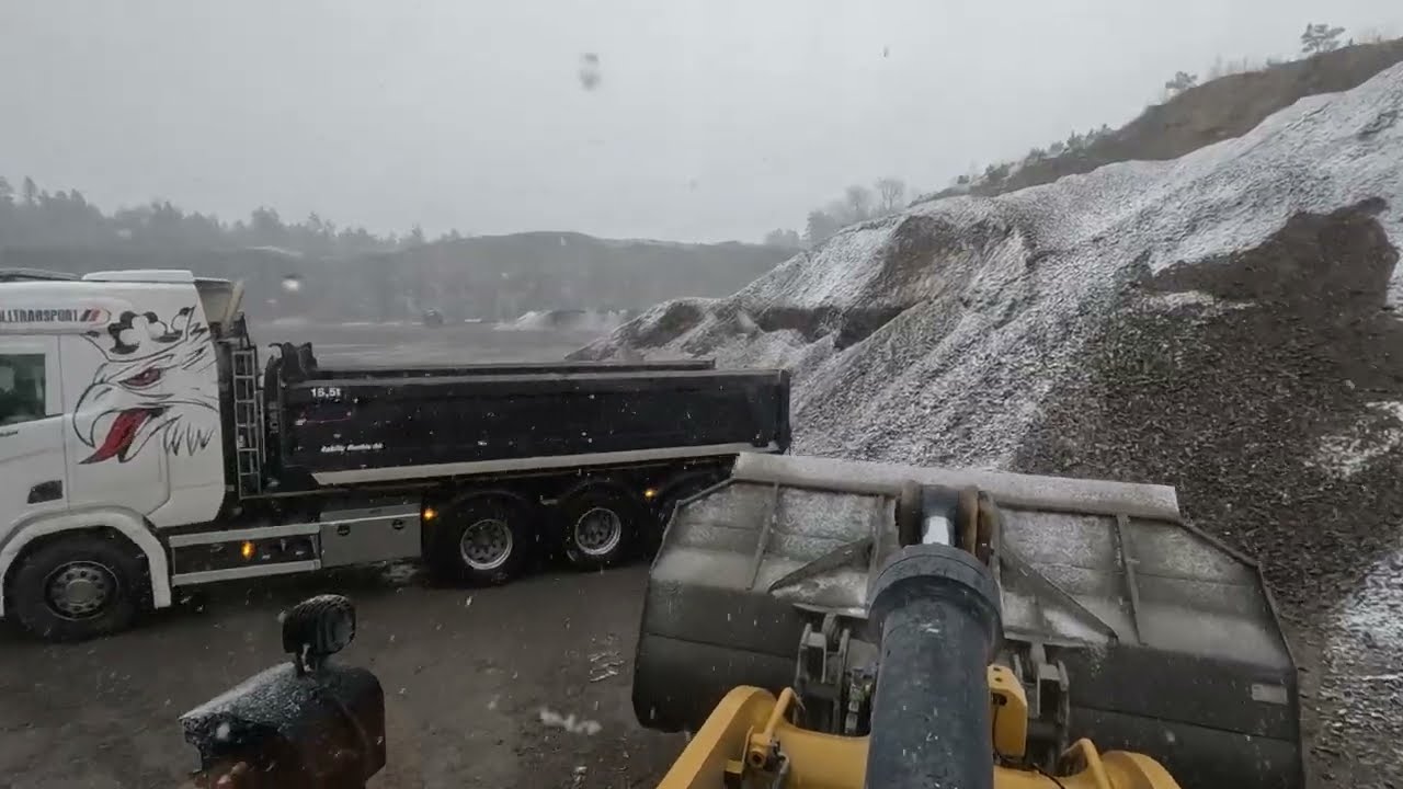 More snow and A day at work Caterpillar 972M XE wheel loaders