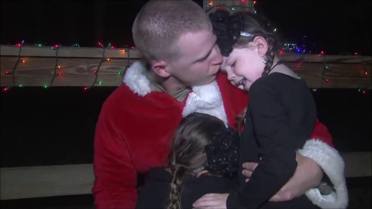 Soldier 'Santa Grinch' surprises his daughters