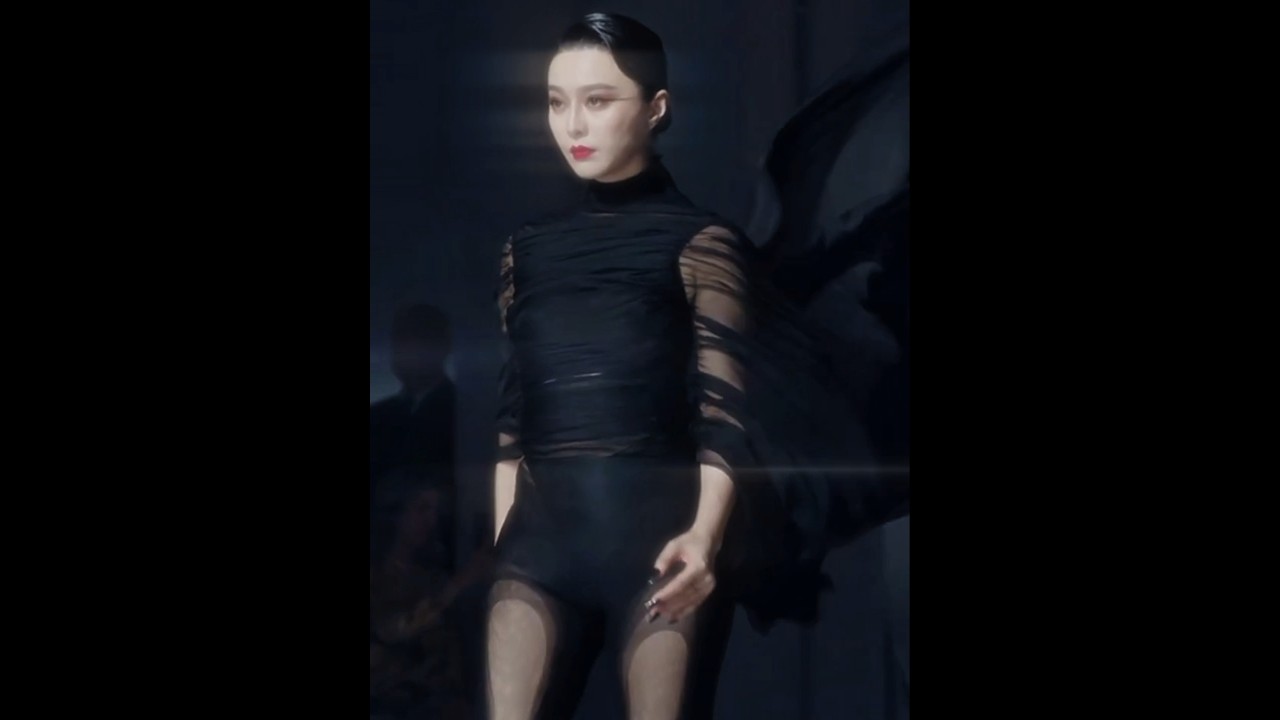 Fan Bingbing Owning the Runway ✨🔥 #fanbingbing #runway #fashion #style #glamour #icon