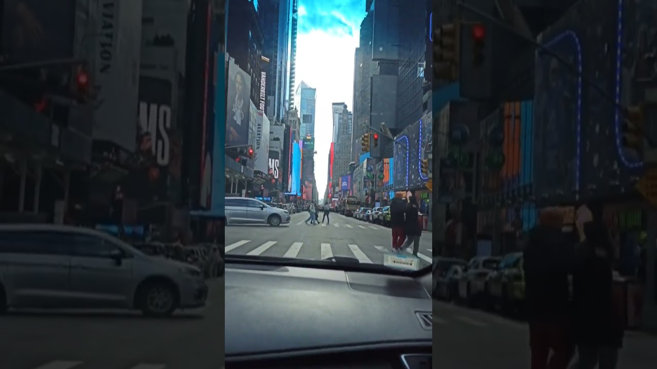 Times square is almost empty 😲, New Year's day 2024. Manhattan NYC.