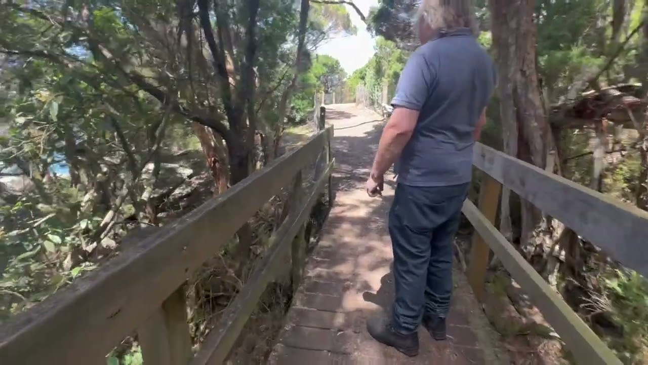 ⚠️ WARNING,  turn down your volume, please, guys and dolls 