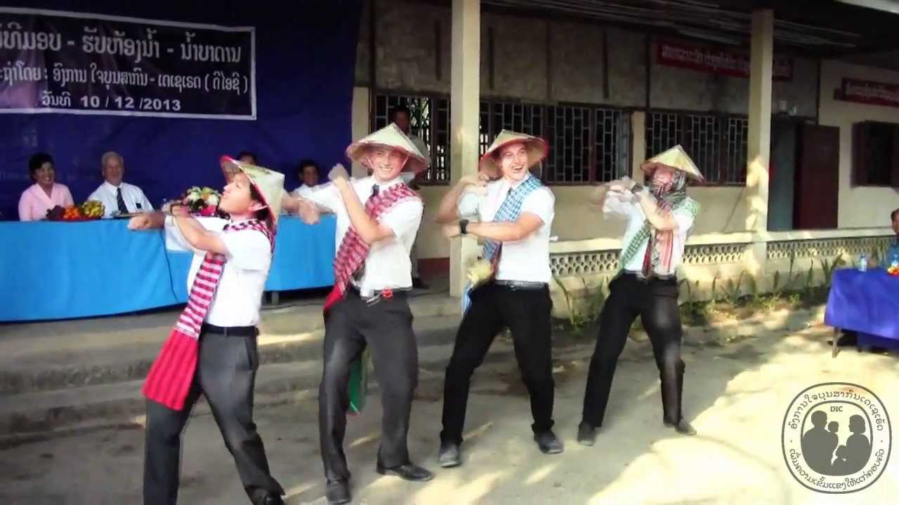 ເຢັນສະບາຍຊາວນາ! ຝຣັ່ງຟ້ອນແລະຮ້ອງເພງ!  Yen Sabai Sao Na!