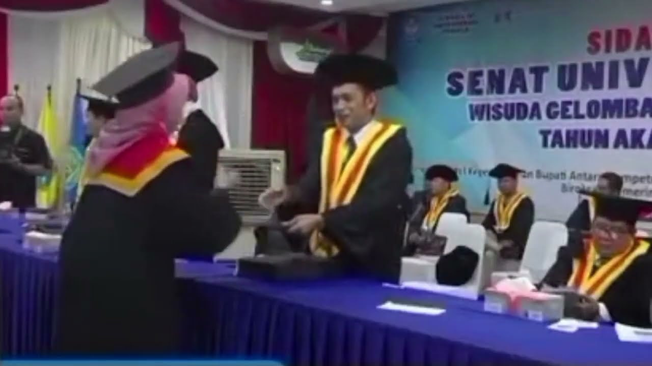 mengharukan memori wisuda sarjana hukum universitas 2023 2024