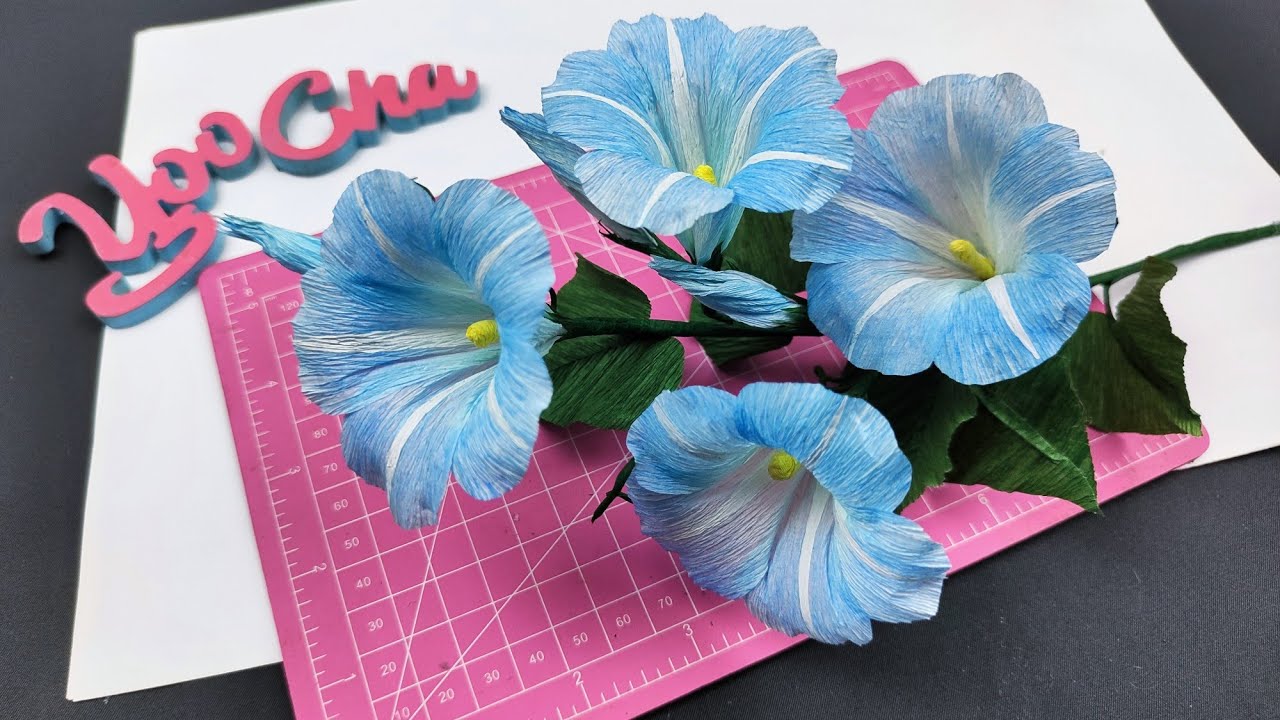 DIY Morning Glory flowers out of easy crepe paper/morning glory paper flower tutorial