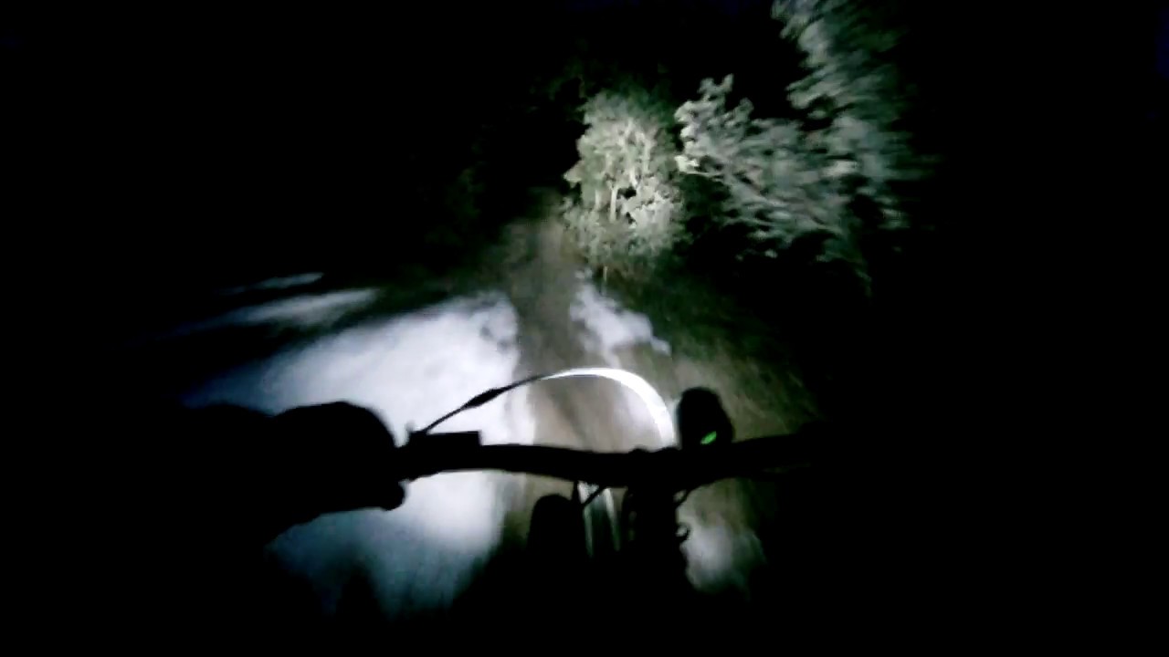 MTB de noche y con algo de nieve por senda