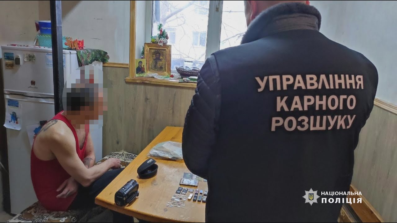 Привласнили квартири померлих: в Одесі поліцейські викрили зловмисників у шахрайстві з нерухомістю