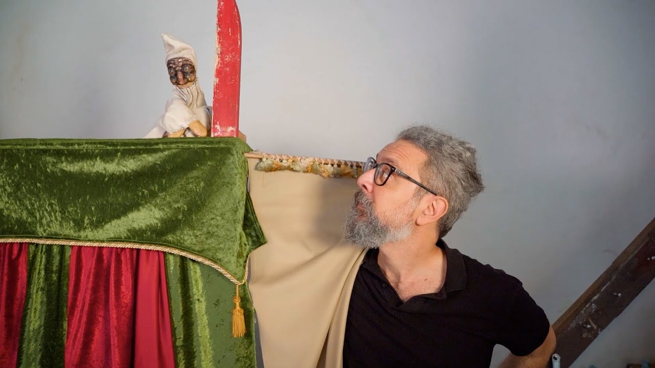 L'immortale Pulcinella del burattinaio giramondo