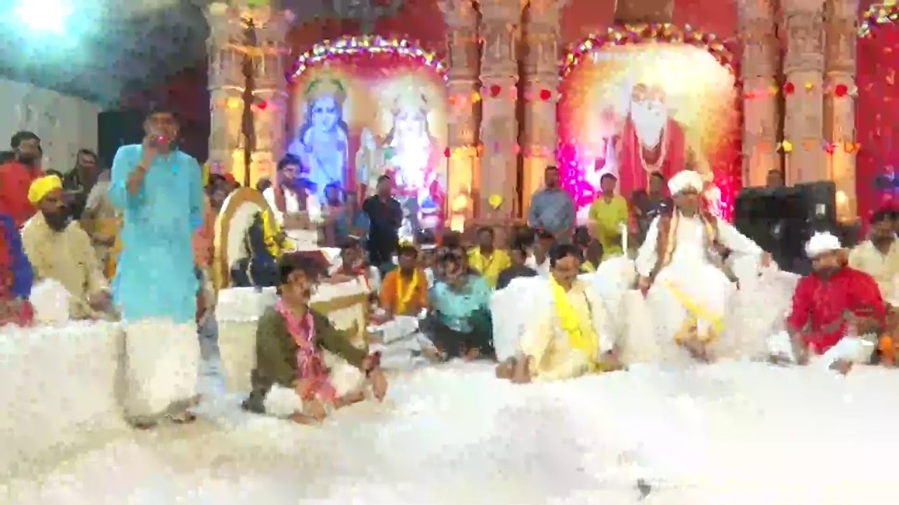 पंडोखर सरकार पहुंचे बागेश्वर धाम की कथा मैं दतिया में बागेश्वर धाम की कथा के दौरान पहुंचे