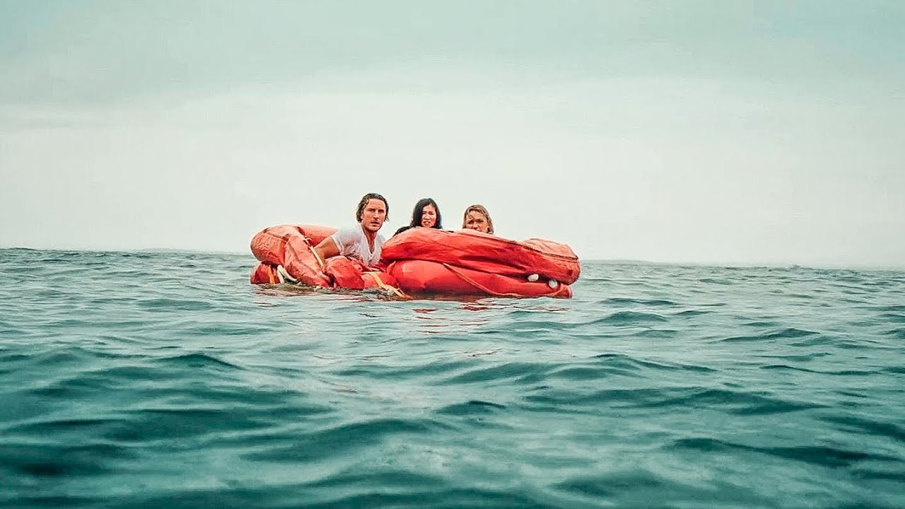 After Problem on Plane, They Spend Hours on The High Seas with Hungry Sharks and a Drying Boat