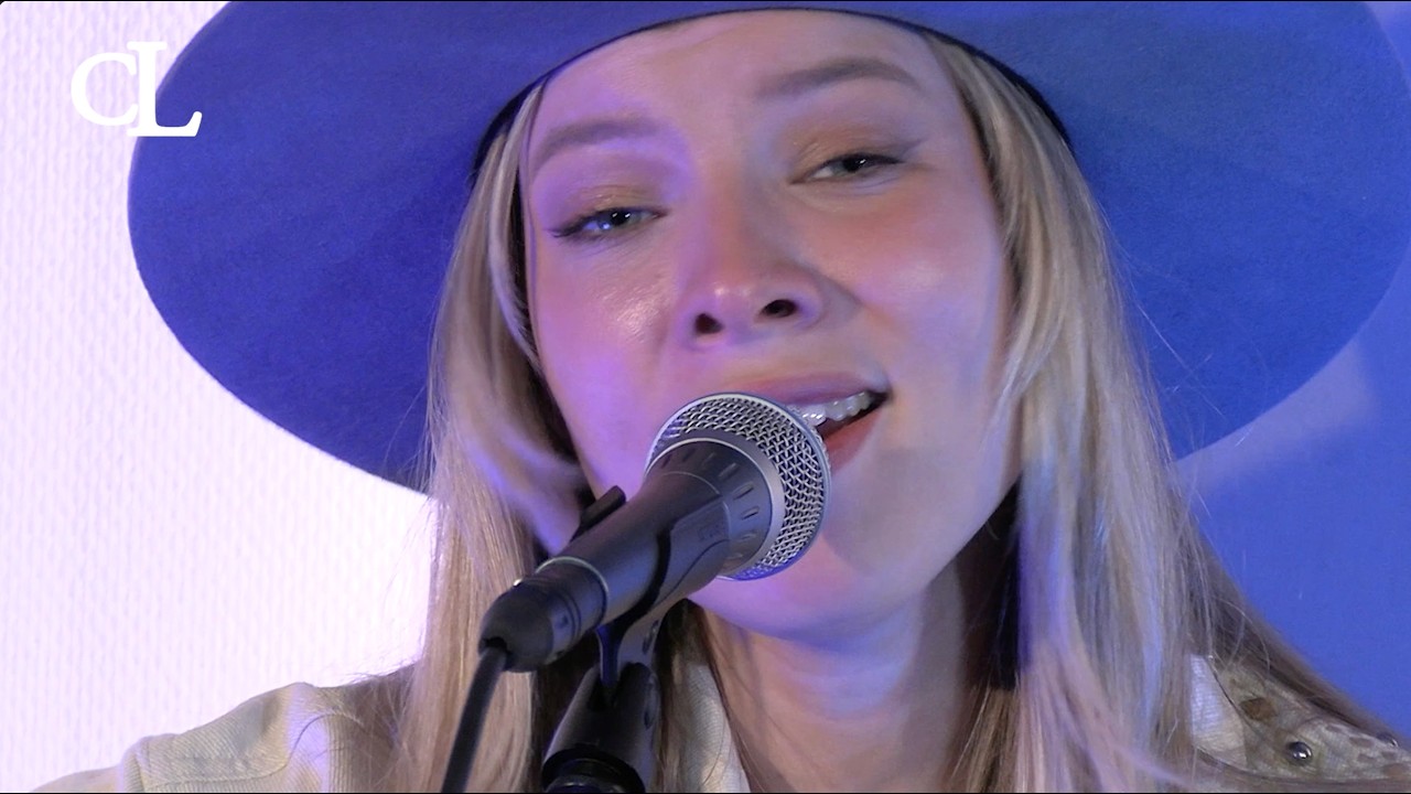 Melanie Ryan - Travel Light - Countryland Studio Sessions