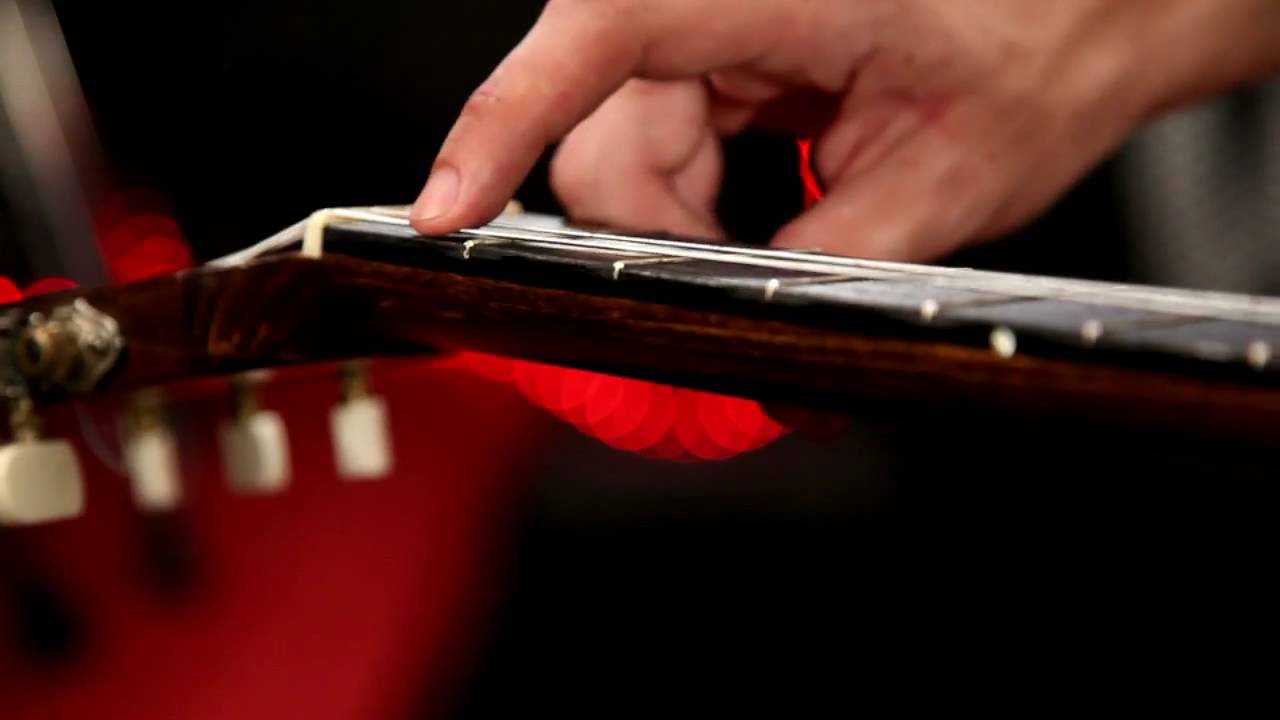 Tipps zum Gitarrenkauf / die richtige Gitarre finden - Saitenlage und Bundreinheit prüfen