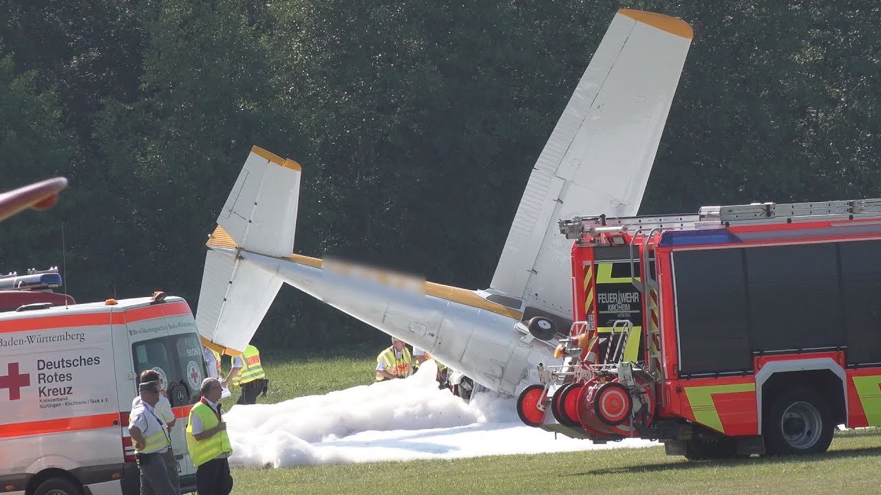 Zwei Flugzeuge kollidieren bei Oldtimer-Fliegertreffen auf der Hahnweide in Kirchheim/Teck
