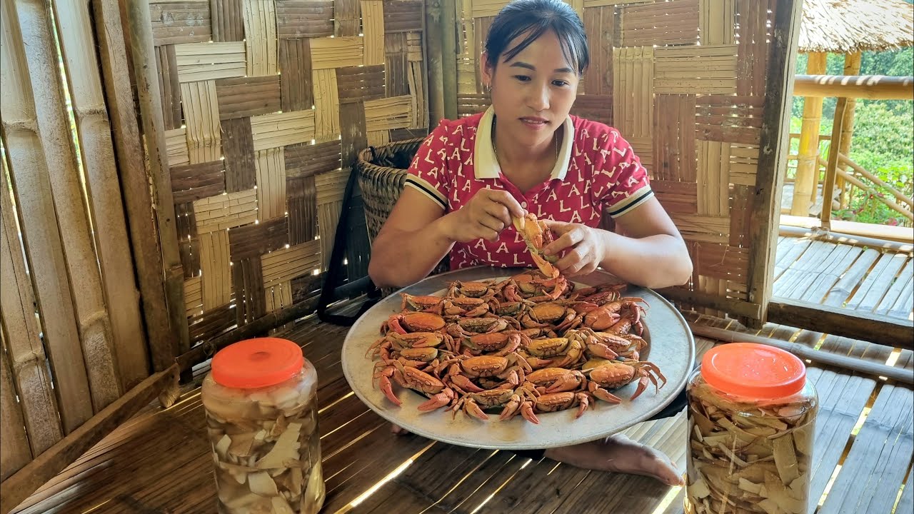 Finding crabs, catching stream crabs, cooking | Lý Thị Viện