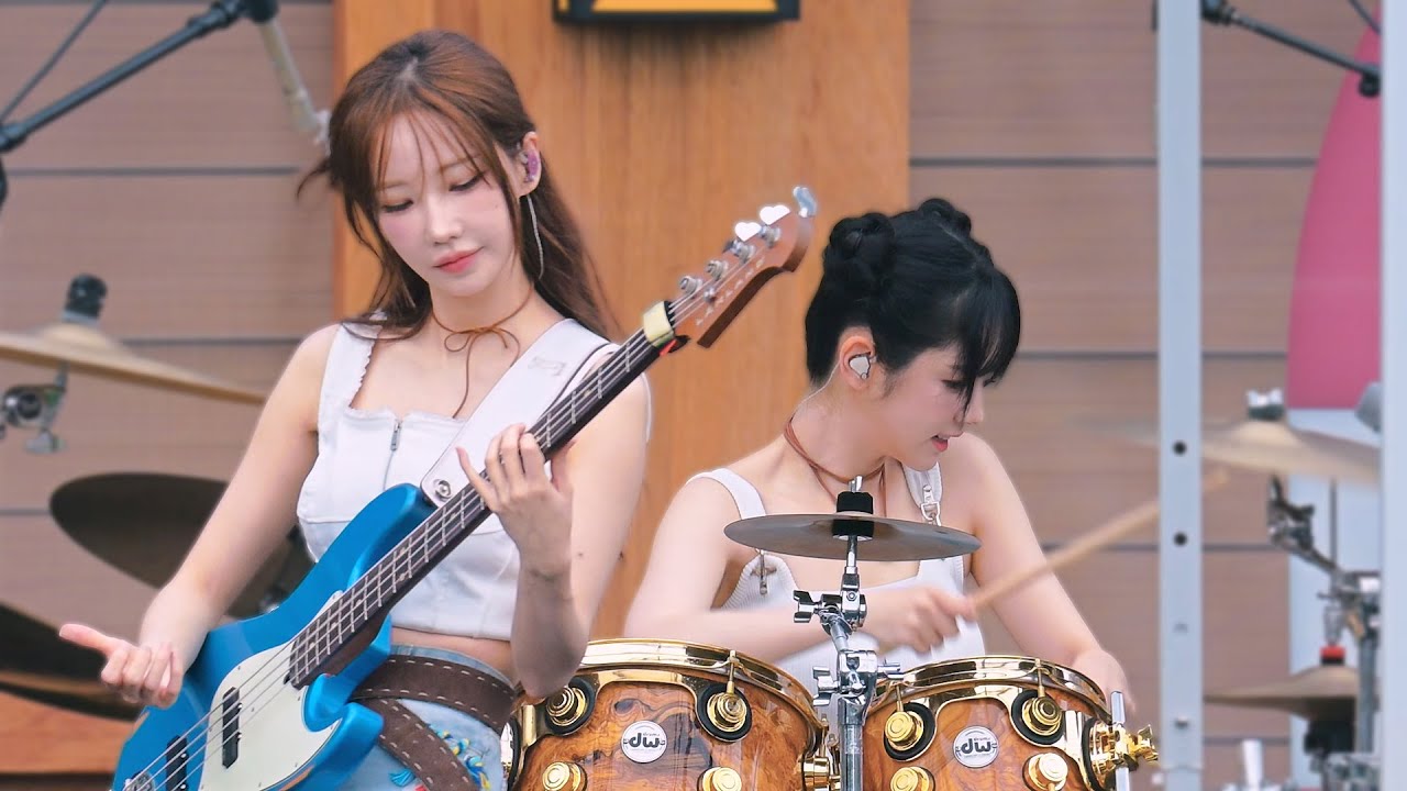 QWER 눈물참기 직캠 - 쵸단 & 마젠타 / 250719 캐리비안베이 워터 뮤직 풀파티 / 