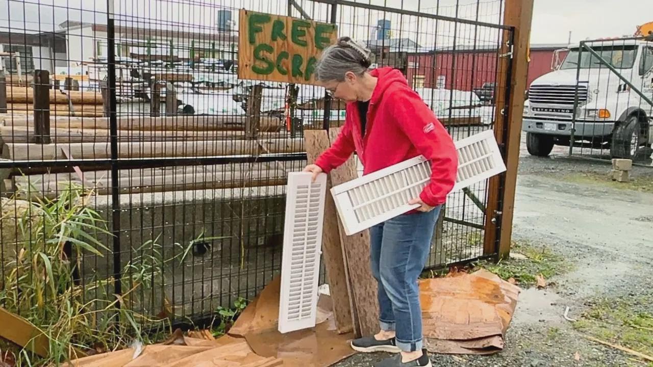 Mira cómo convierte persianas viejas en un organizador increíble para la entrada