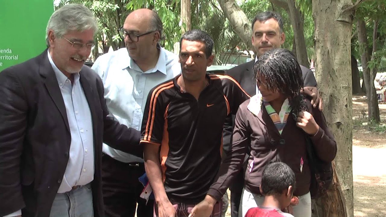 Familias de Paso Carrasco  recibieron la llave de su nueva casa