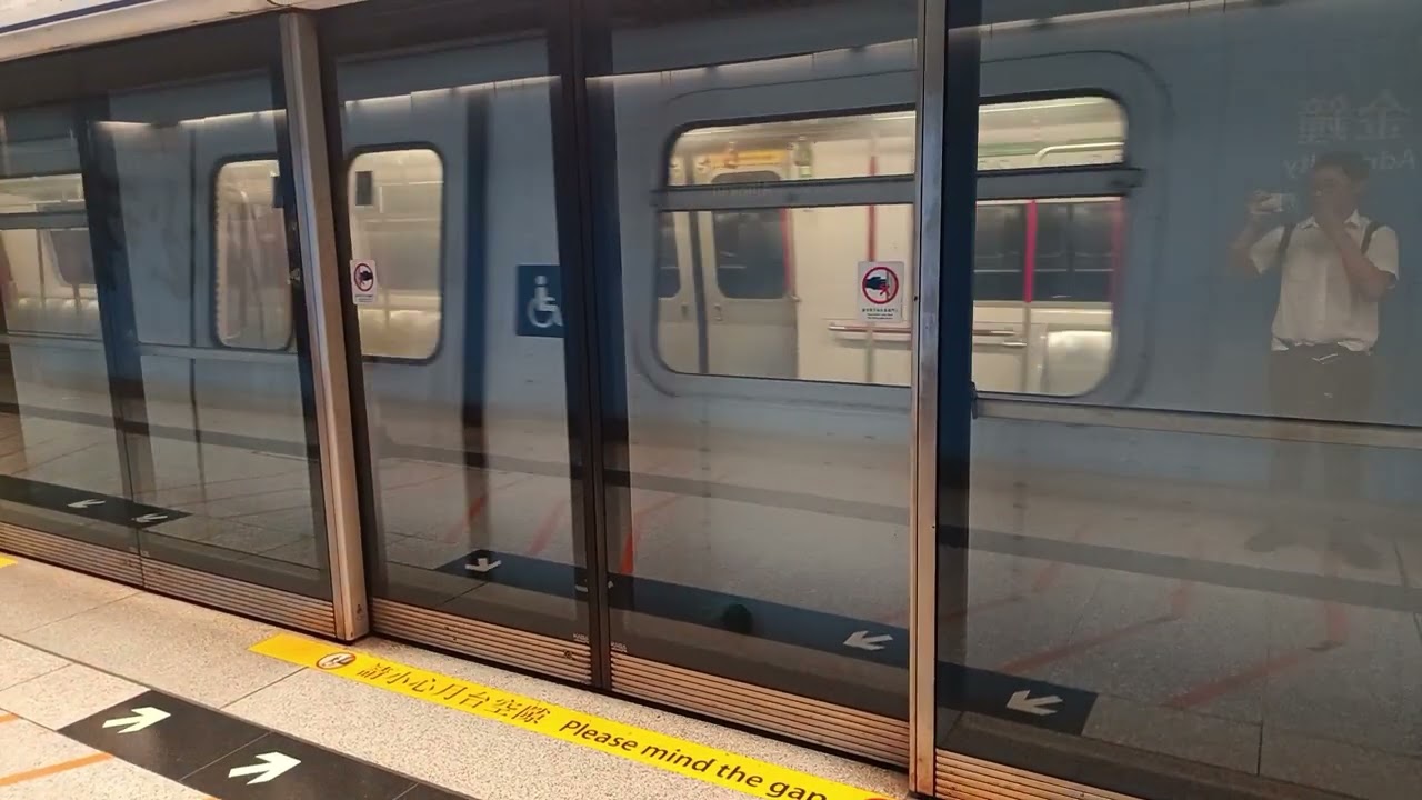 MTR ISL M-train A103-A256 不載客駛經及離開金鐘站4號月台