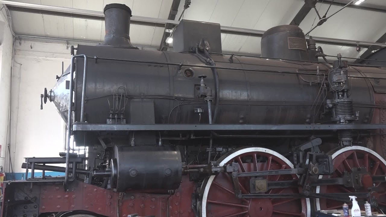 Restauro antiche locomotive al deposito rotabili